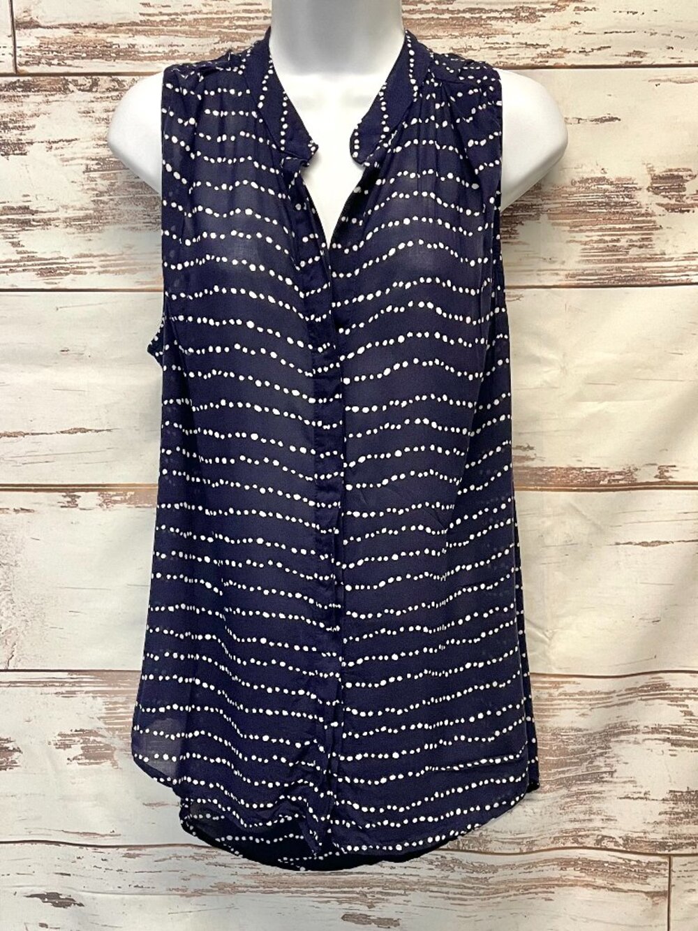 Bella Dahl sleeveless button up blouse